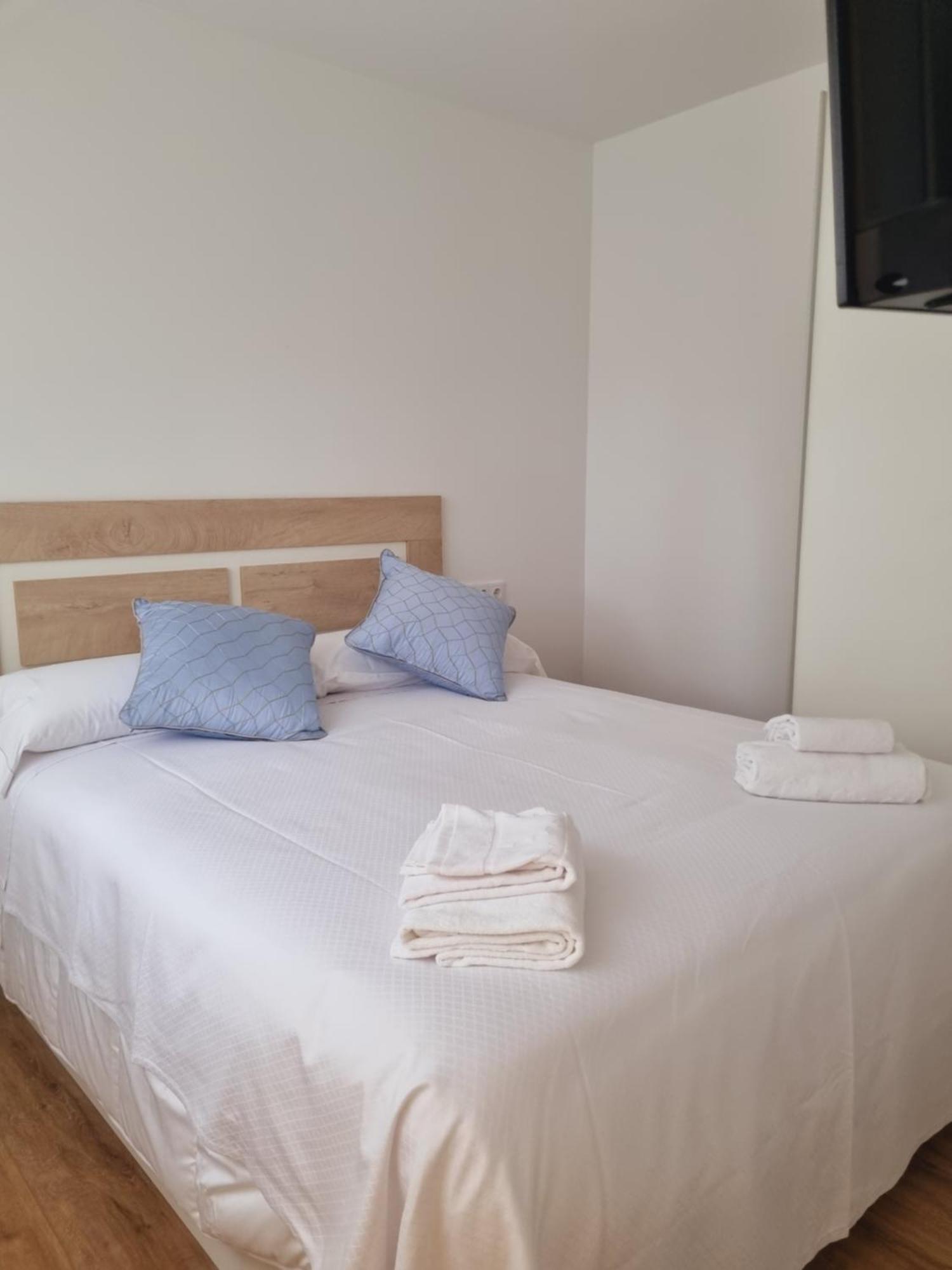Maile Apartamentos Потес Стая снимка