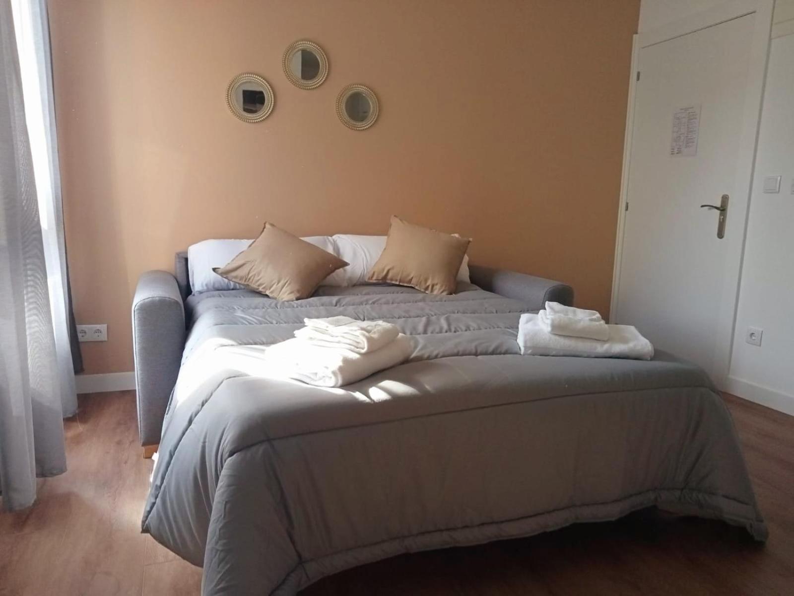 Maile Apartamentos Потес Стая снимка