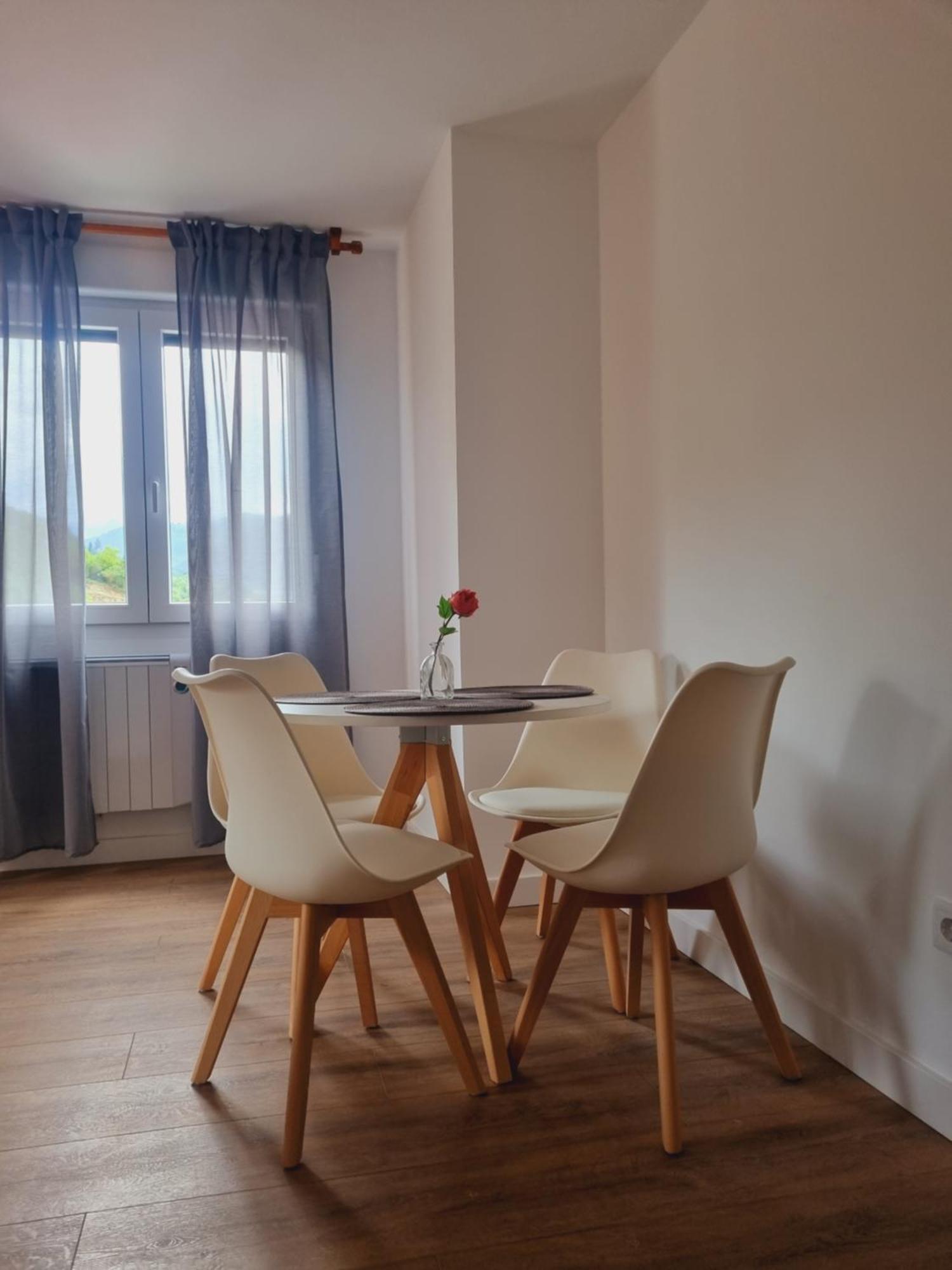Maile Apartamentos Потес Стая снимка