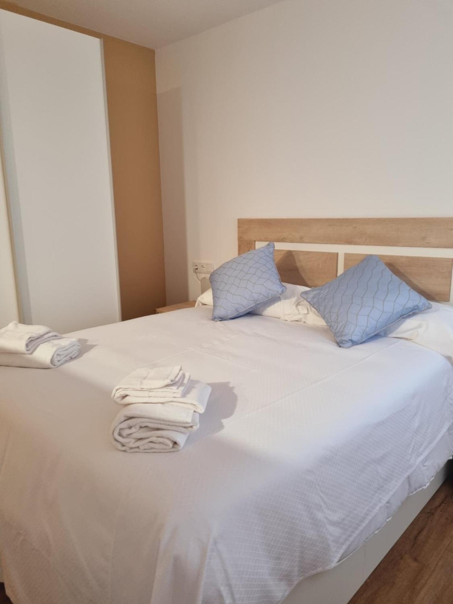 Maile Apartamentos Потес Стая снимка